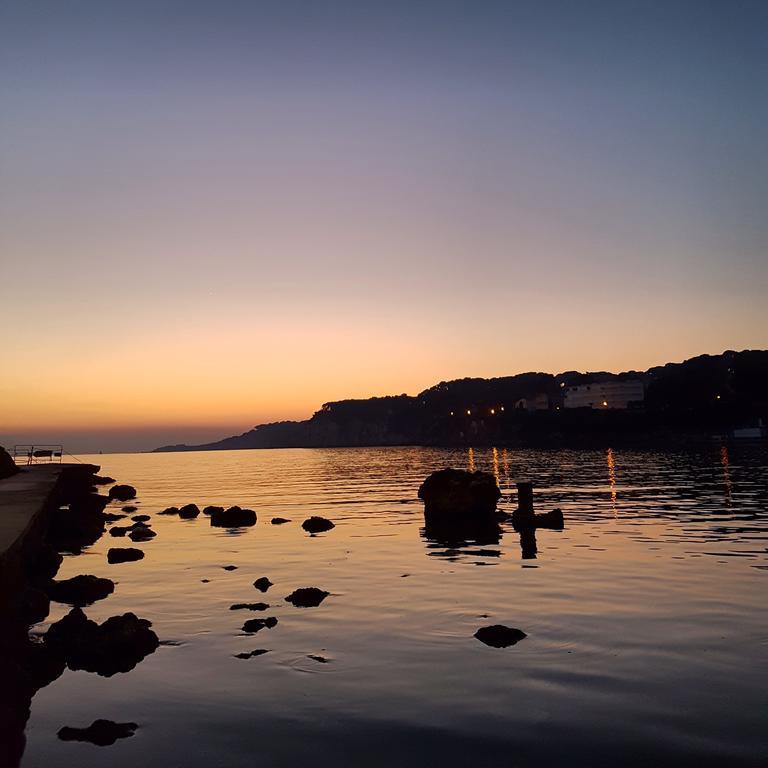 Hotel O Petit Monde Sanary-sur-Mer Esterno foto